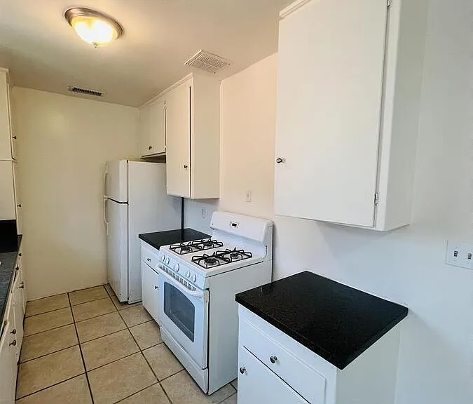 3409 W 104th St #3 — Photo 7
