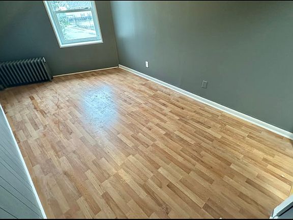 5th image of 829 Main St APT 5