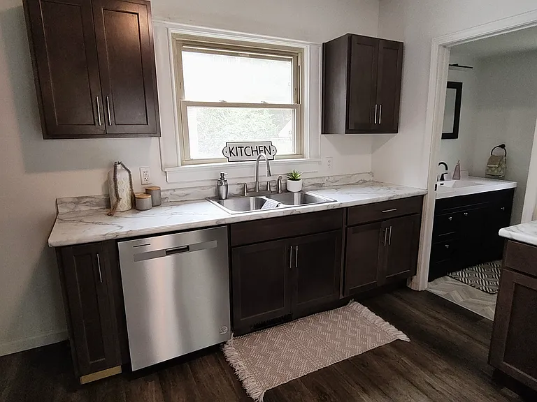1508 Merrill St — Photo 5