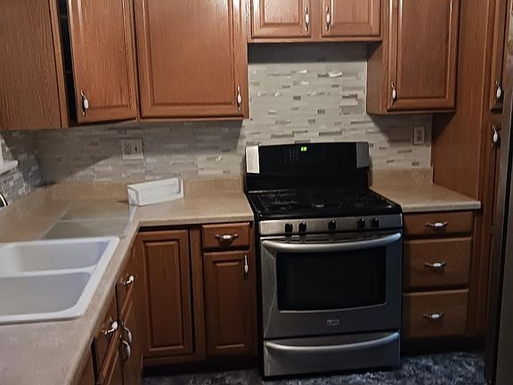 3rd image of 1027 W 20th St