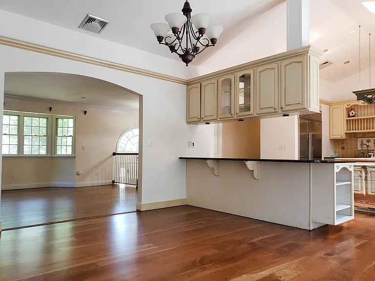 275 Evergreen Ave #1 — Photo 9