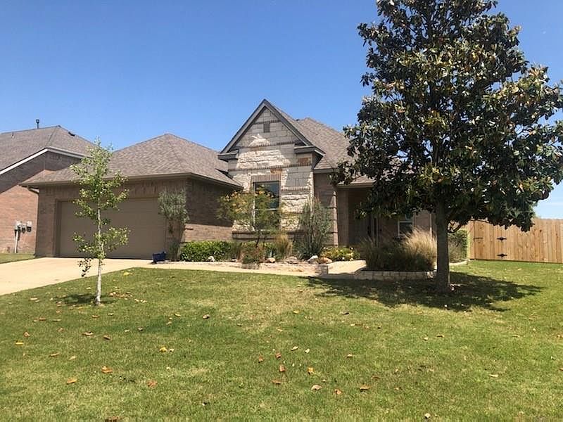 1st image of 704 Bowie Ln