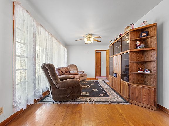 3rd image of 2078 Skyview Cir