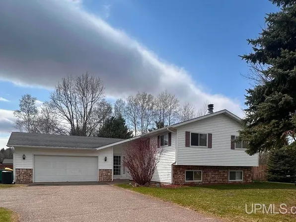 125 Dandelion Ln, Marquette, MI 49855