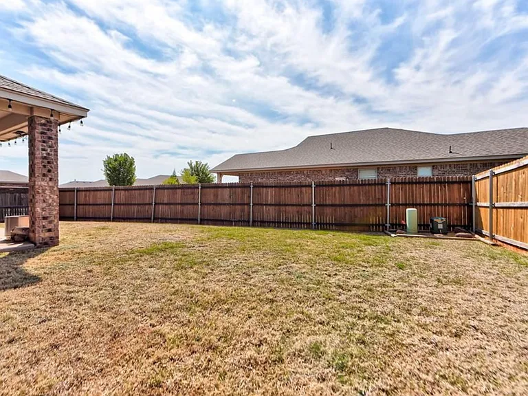 19112 Hecho Dr — Photo 11