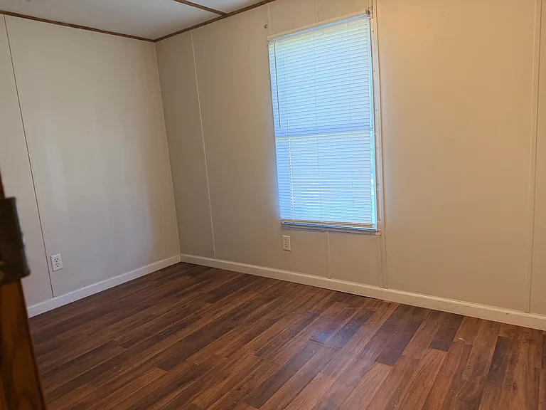 301 Valley Village Ct — Photo 5