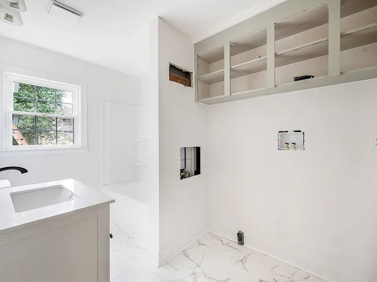 228 Newcomb Dr — Photo 17