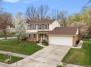 33880 Fonville Dr, Livonia, MI 48152