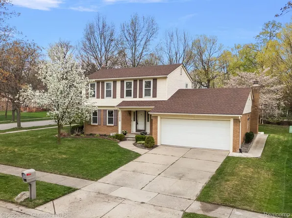 33880 Fonville Dr, Livonia, MI 48152