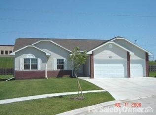 2530 Emily Ln, Lincoln, NE 68512