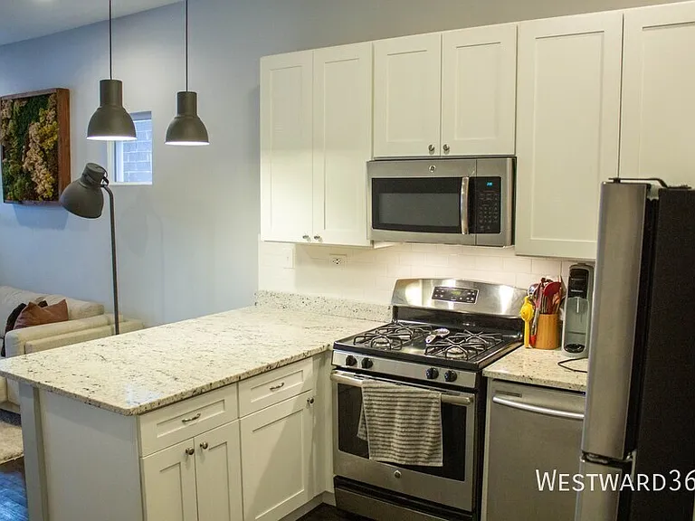 2344 N Oakley Ave #1 — Photo 4