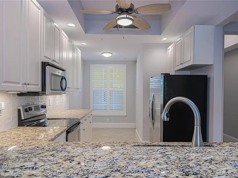 5068 Annunciation Cir #209 — Photo 12