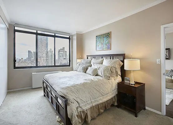 Sold by Warburg | media 3