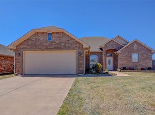 4201 Kensington Dr, Moore, OK 73160