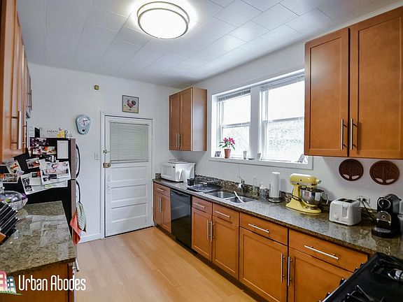 2nd image of 3509 N Marshfield Ave