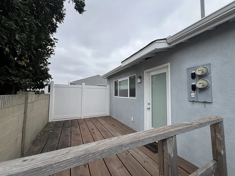 2298 Termino Ave — Photo 9