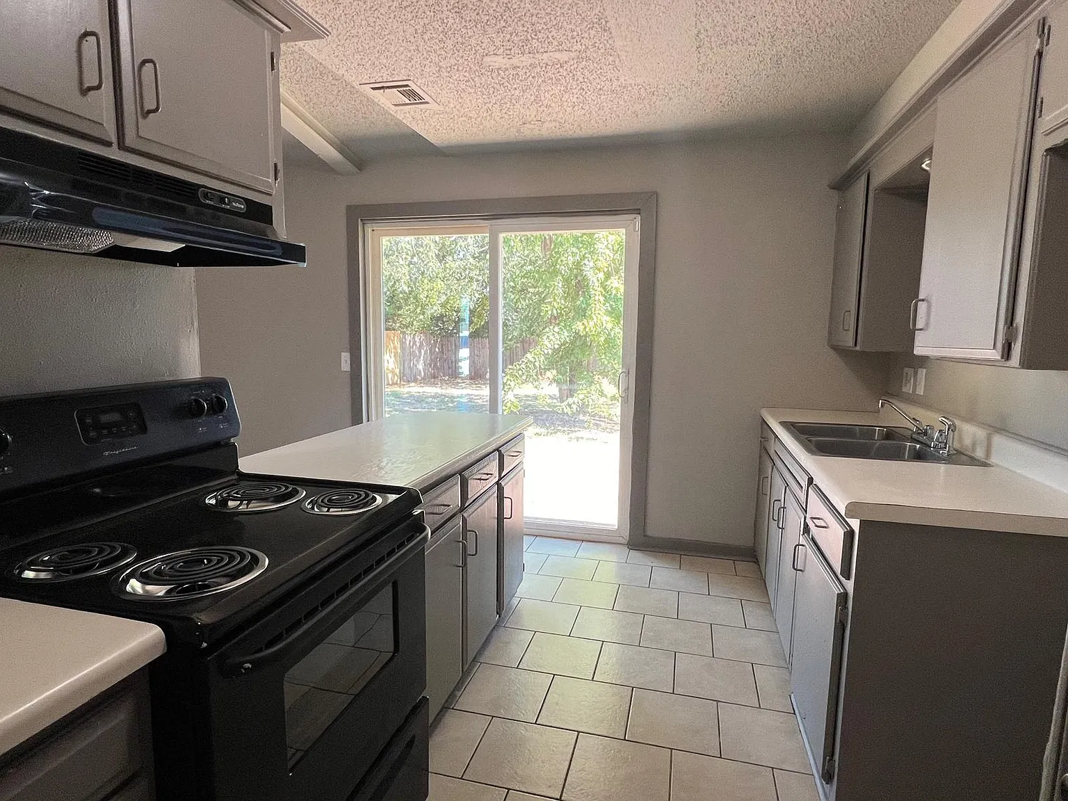 4 bed, 1116 sqft, $1,350 — Photo 4