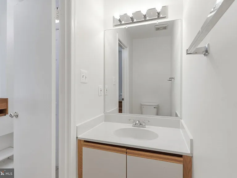 12214 Grassy Hill Ct — Photo 7