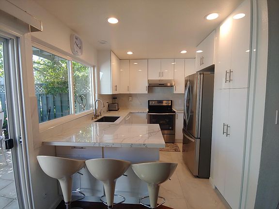 3rd image of 978 Vasco Da Gama Ln