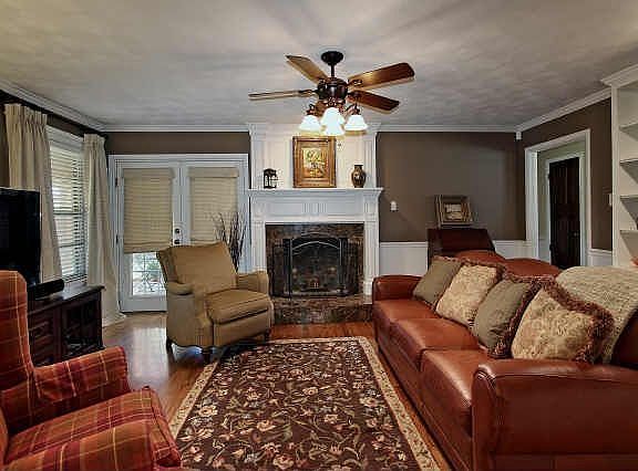 3rd image of 10449 Yorkford Dr