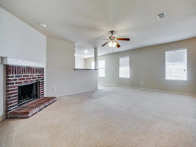 76 Daisy Dr — Photo 9