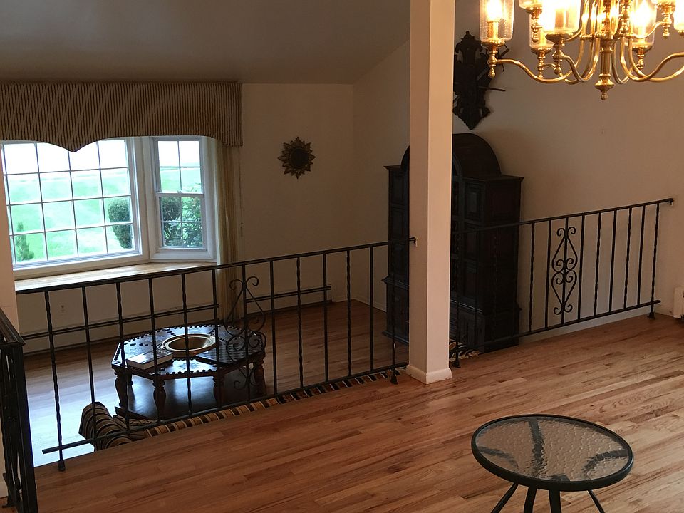 Two level living dining room