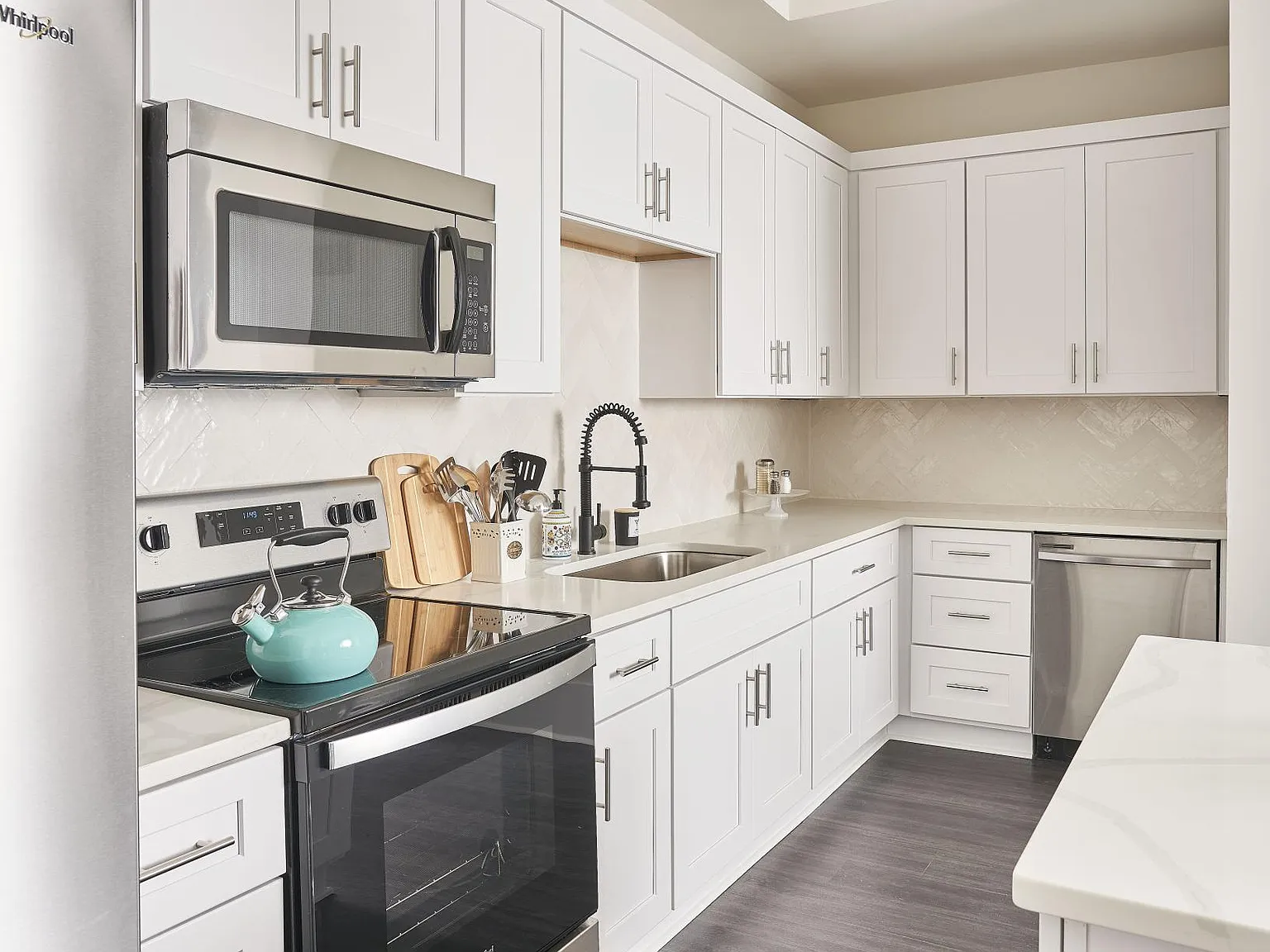 1 bed, 640 sqft, $1,750 — Photo 3