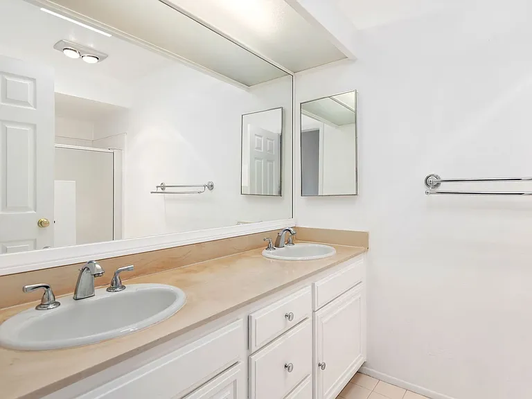 130 W Alamar Ave #3 — Photo 11