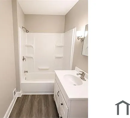 1462 Parkhill Rd — Photo 6