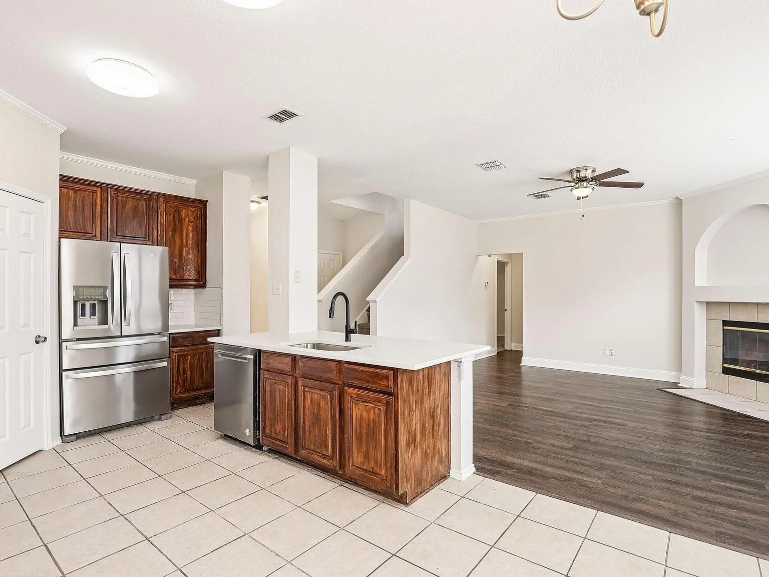 4 bed, 2628 sqft, $2,995 — Photo 4