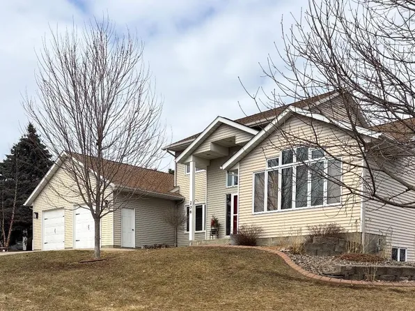 206 Kieffer Hills Dr, Saint Charles, MN 55972