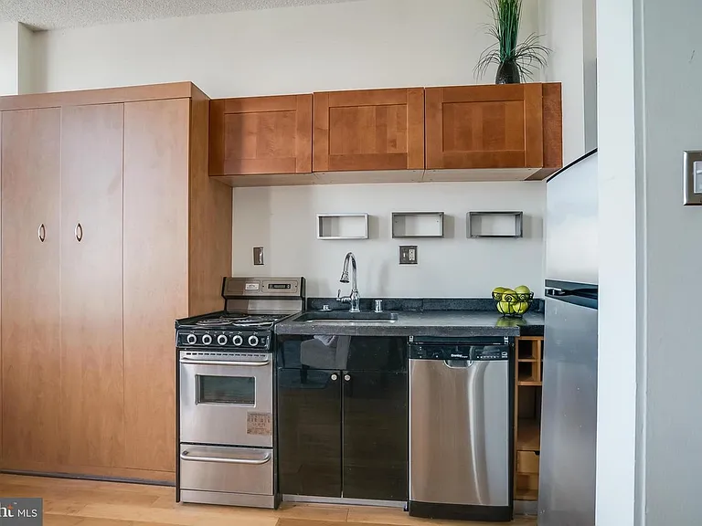 1615 Q St NW #1110 — Photo 9