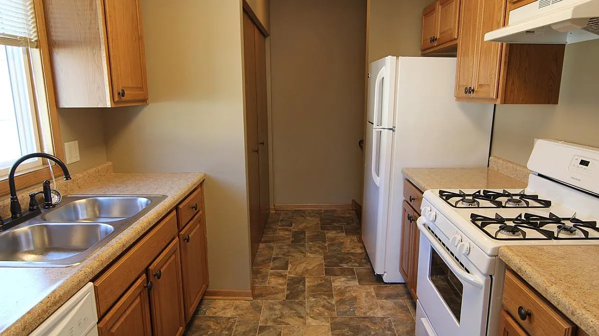 2 bed, 1048 sqft, $1,800 — Photo 3