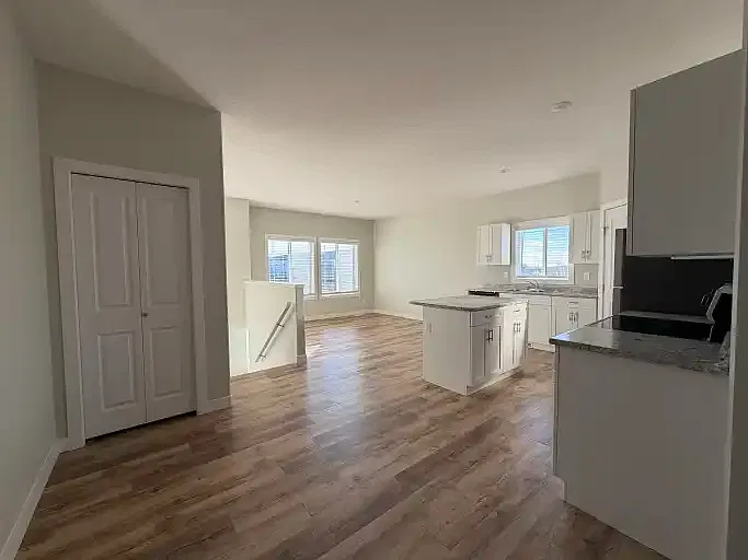 3 bed, 2.0 bath, $1,800 — Photo 4