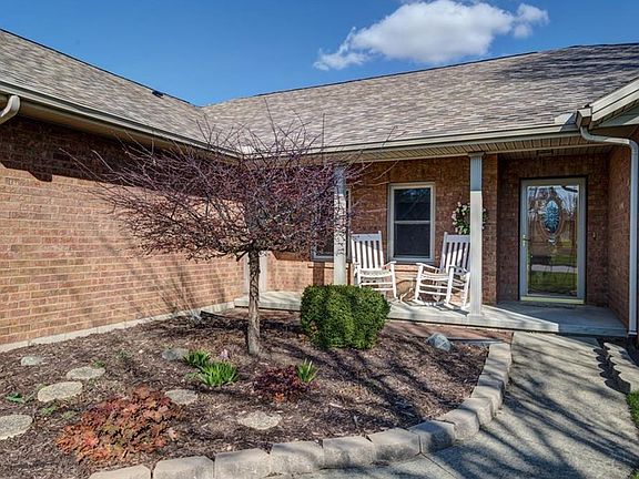 3rd image of 435 Circle Dr