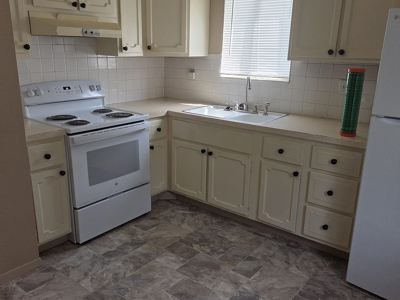 2 bed, 1.5 bath, 1100 sqft, $1,350 — Photo 3