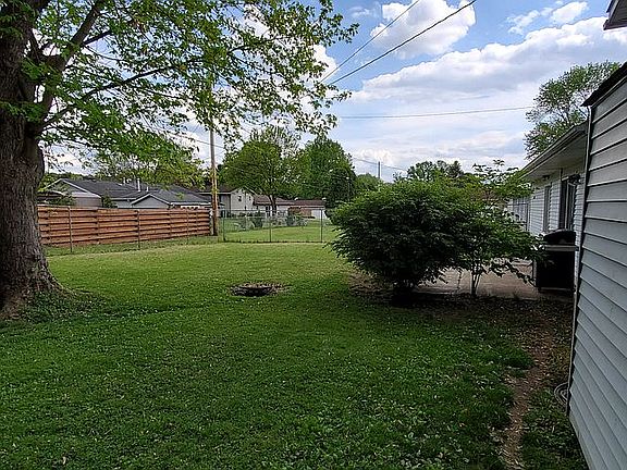 4th image of 886 Terrace Dr