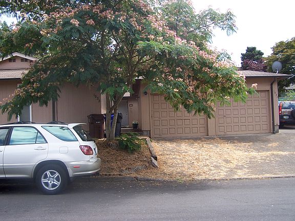 Single garage -left side