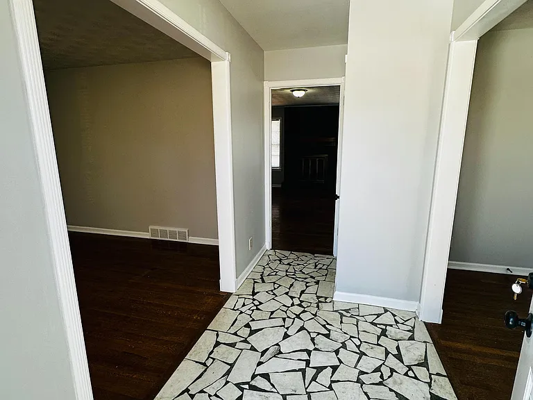 5453 Fincastle Cv — Photo 2