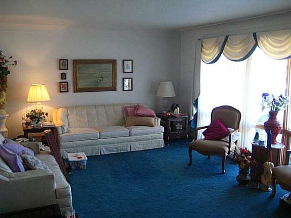 3rd image of 618 Oxford Dr