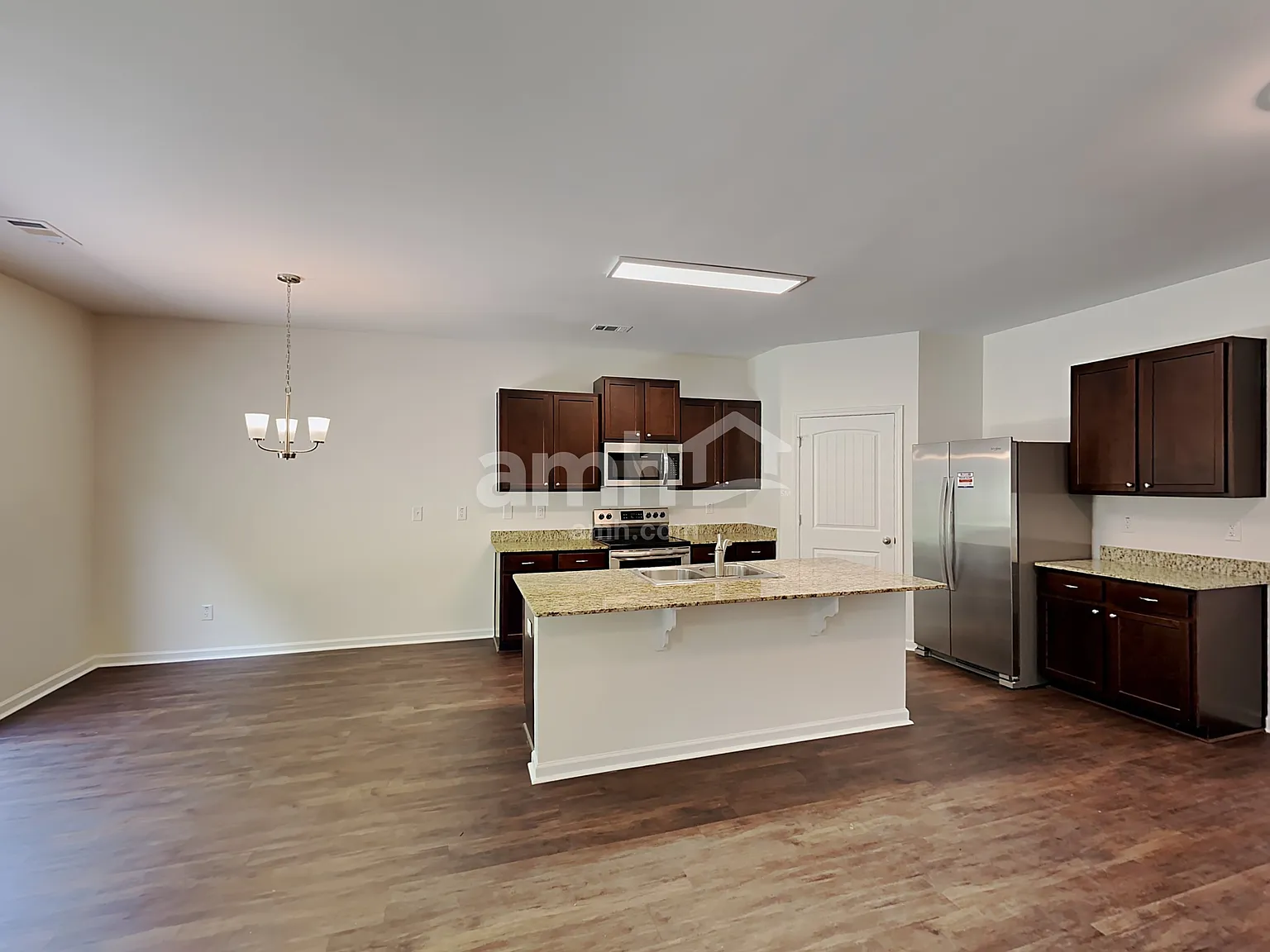 5 bed, 3.0 bath, 2476 sqft, $2,475 — Photo 3