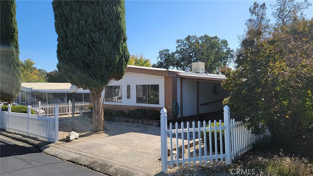 2609 Phaeton Dr photo 1