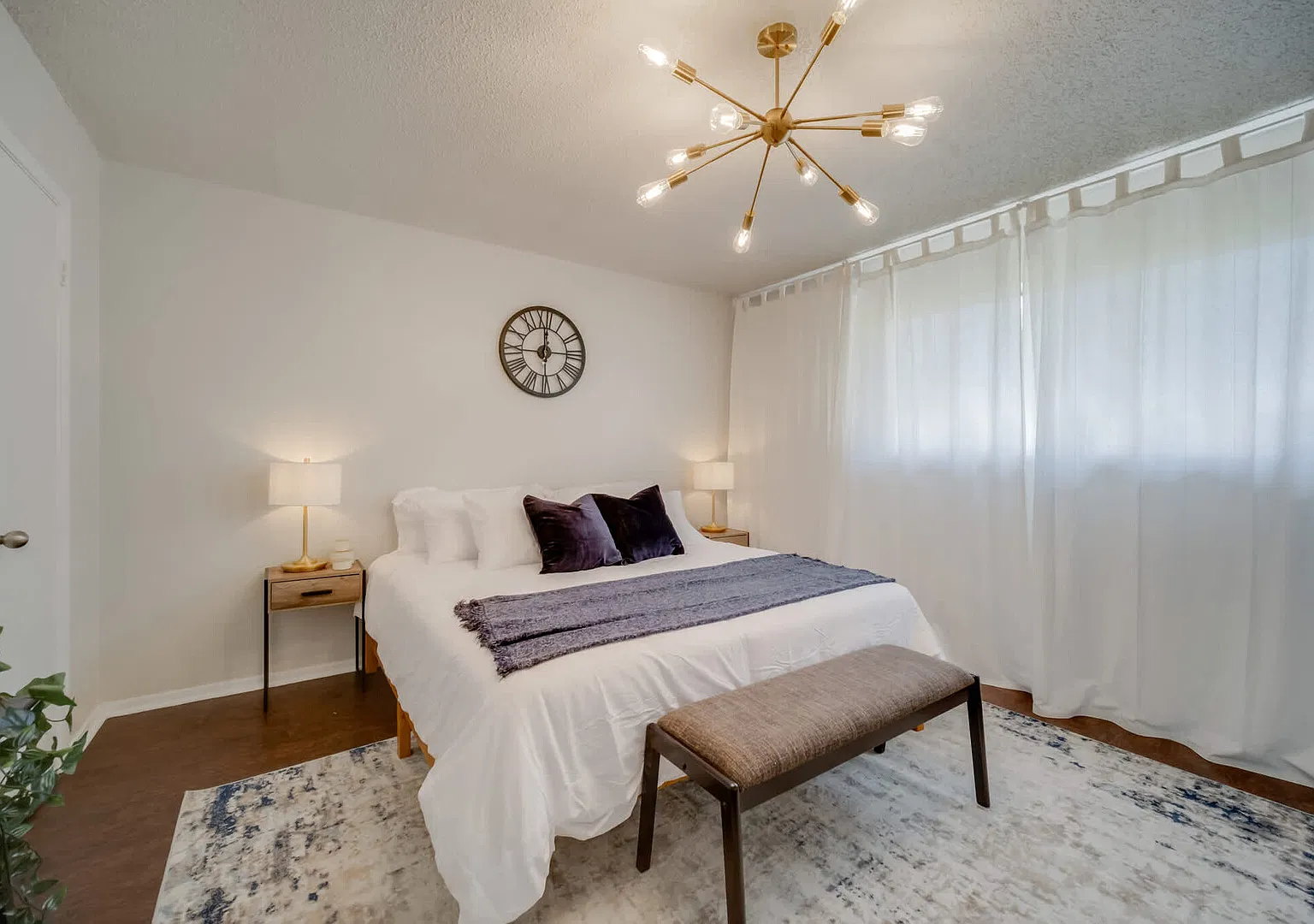 Spacious 4BR Retreat w/ Hot Tub Comfort in Plano — Photo 4