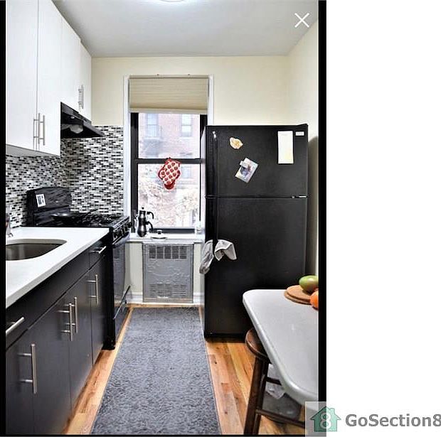 2nd image of 520 E 21st St APT 1F