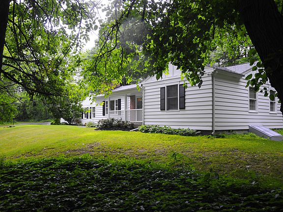 3rd image of 1 Woodcroft Ln