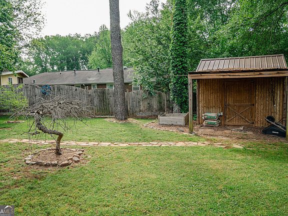 4th image of 2331 Robin Ln SE