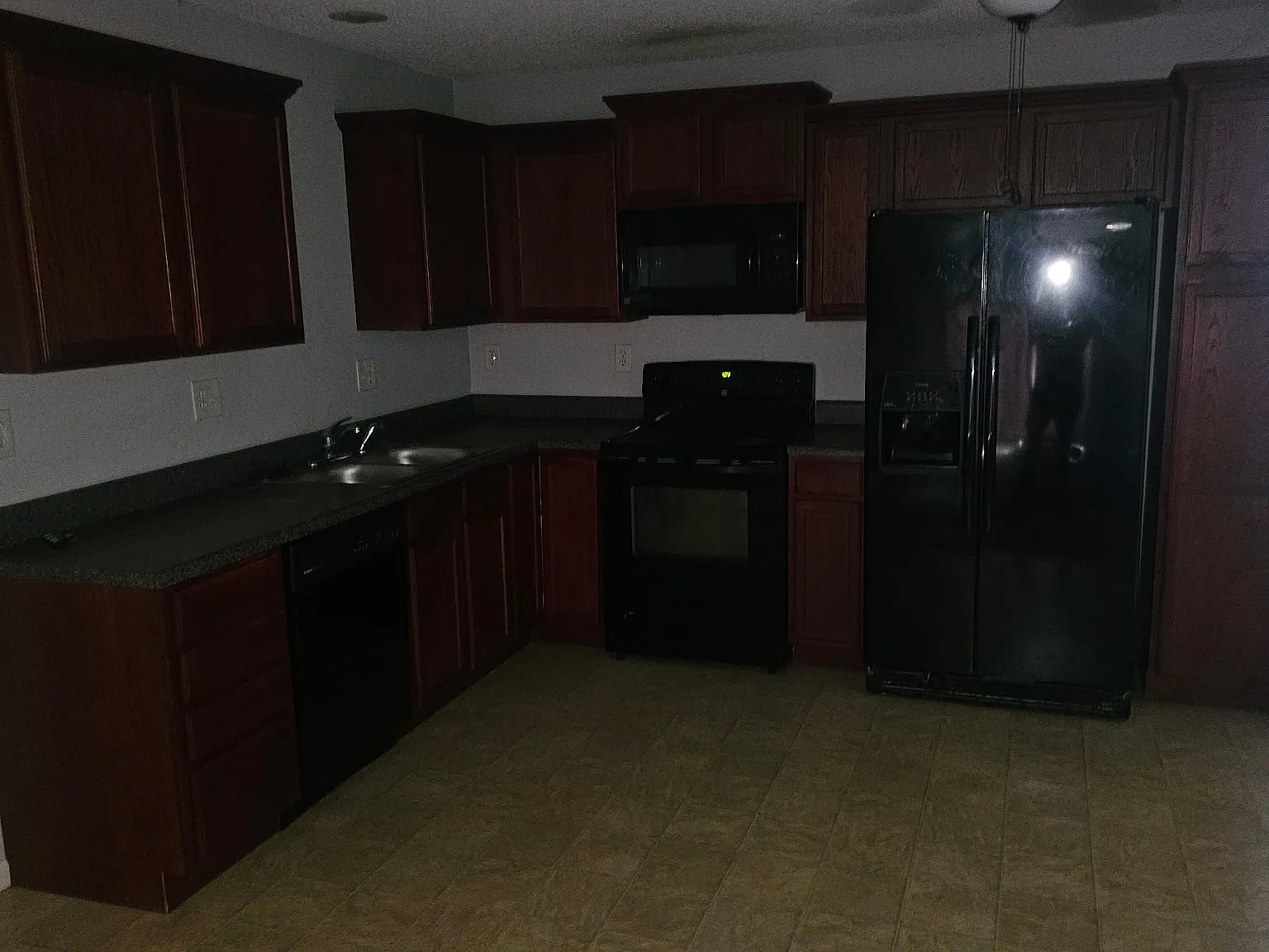 2 bed, 2.5 bath, 1300 sqft, $1,575 — Photo 2