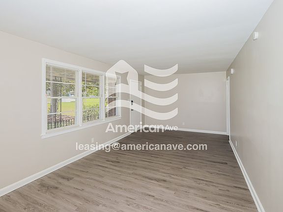 1136814_002_wm_-_living_room_13140370.jpg