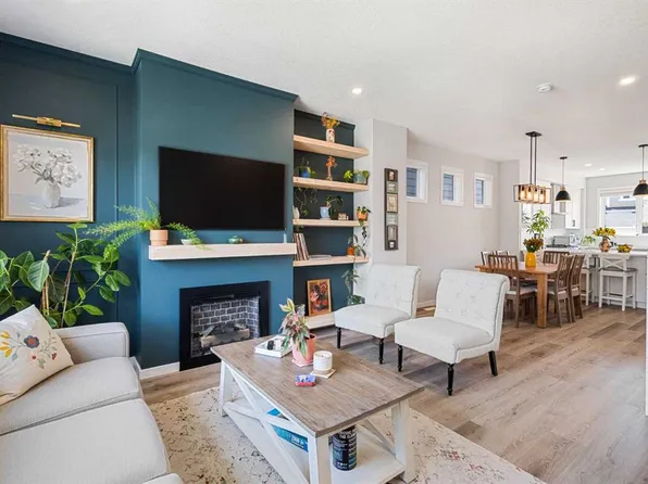 327 N Masters Row SE, Calgary, AB T3M 2T7