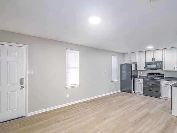 3rd image of 1533 S Bronough St APT A